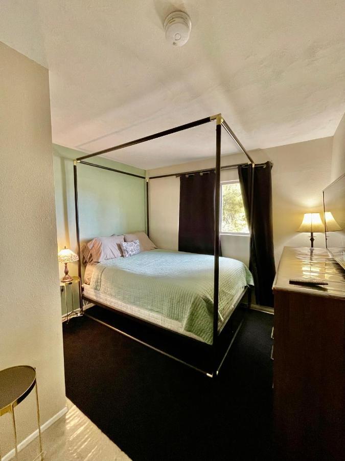 Urban Las Vegas Colonial In The Heart Of Vegasヴィラ エクステリア 写真