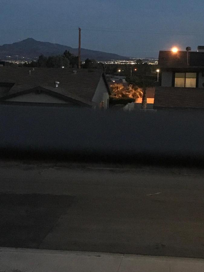 Urban Las Vegas Colonial In The Heart Of Vegasヴィラ エクステリア 写真